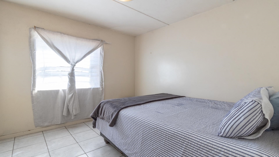 2 Bedroom Property for Sale in Goodwood Central Western Cape